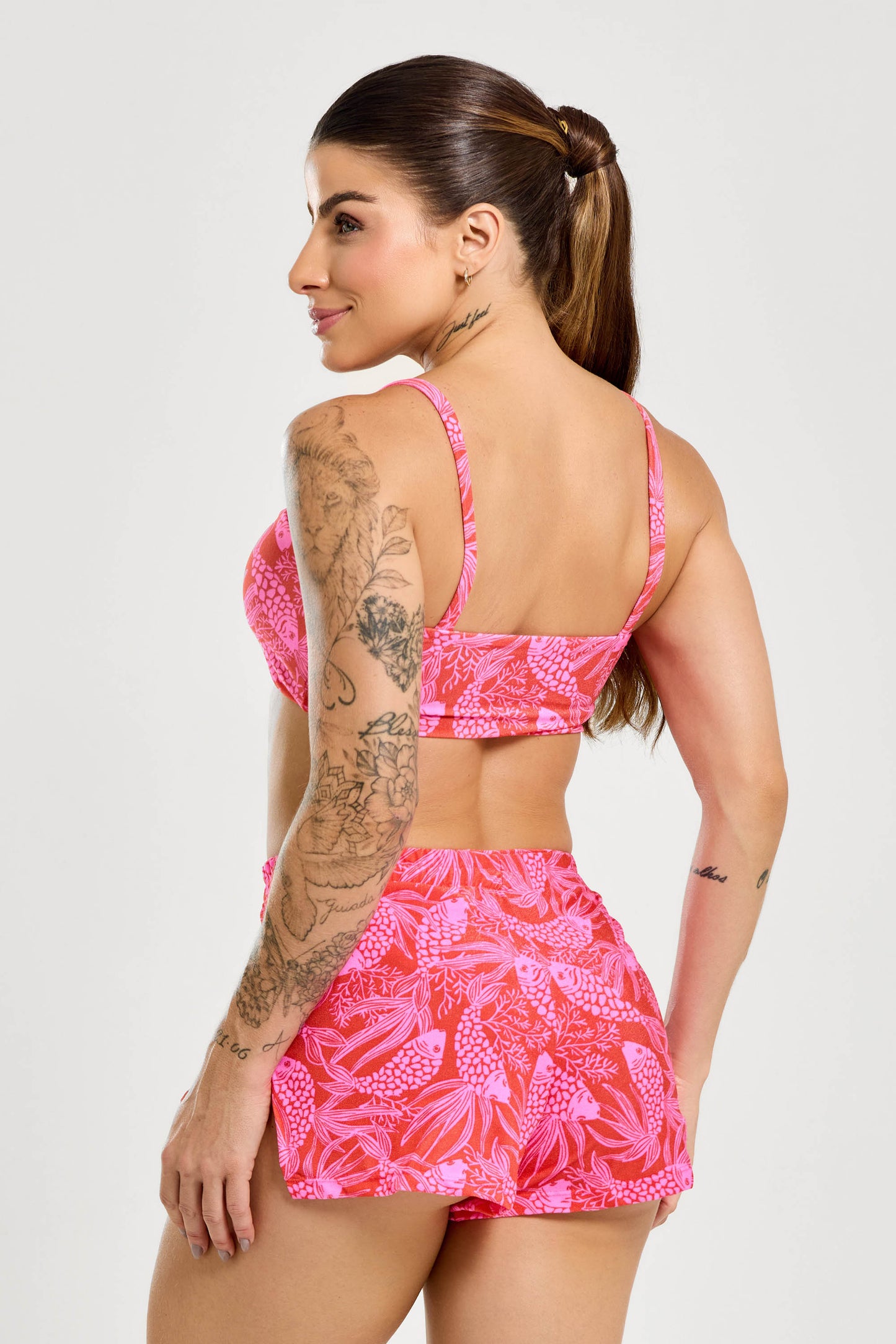 Short Beach Carpa Rosa lycra com proteção UV+